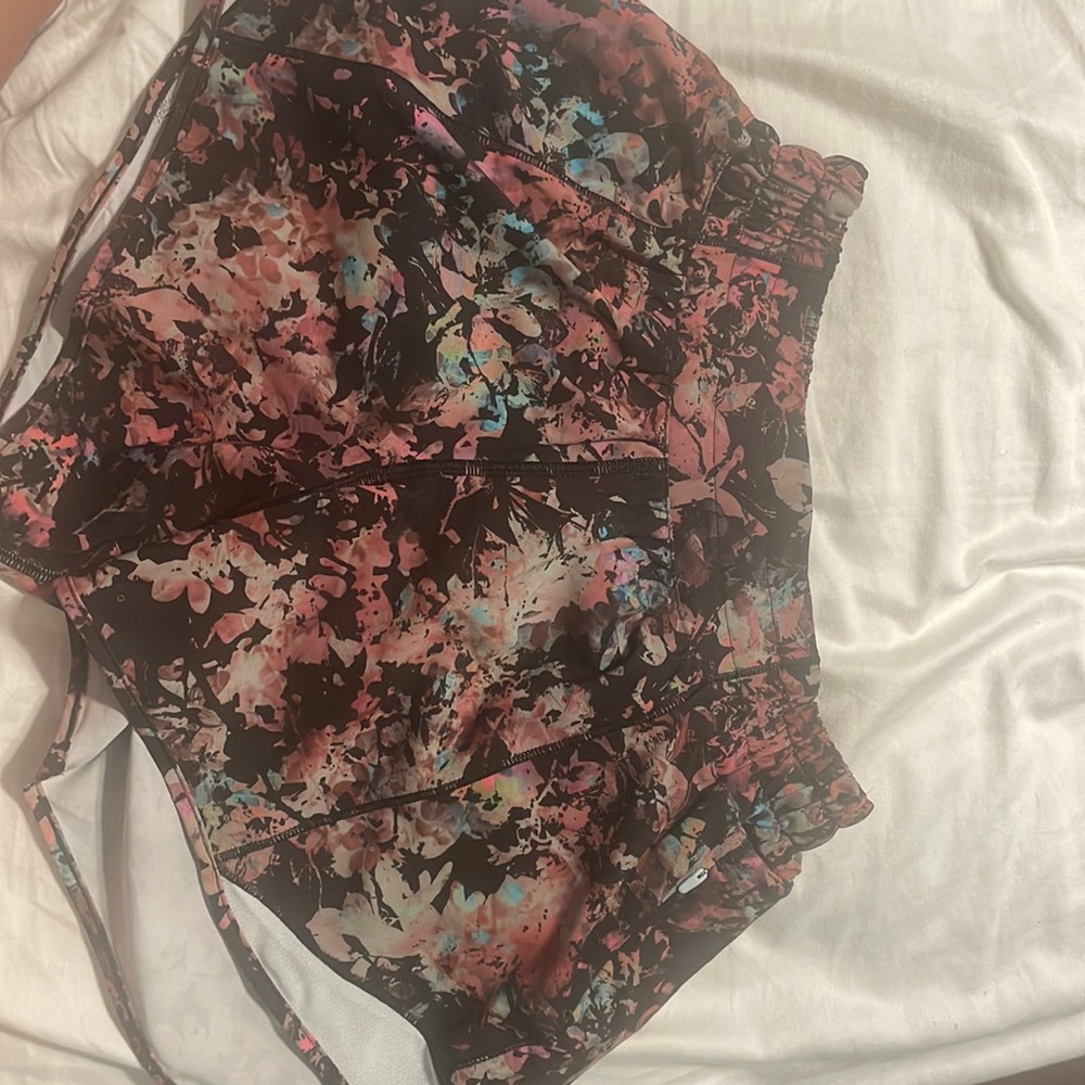Lululemon size 4 hottie hot shorts